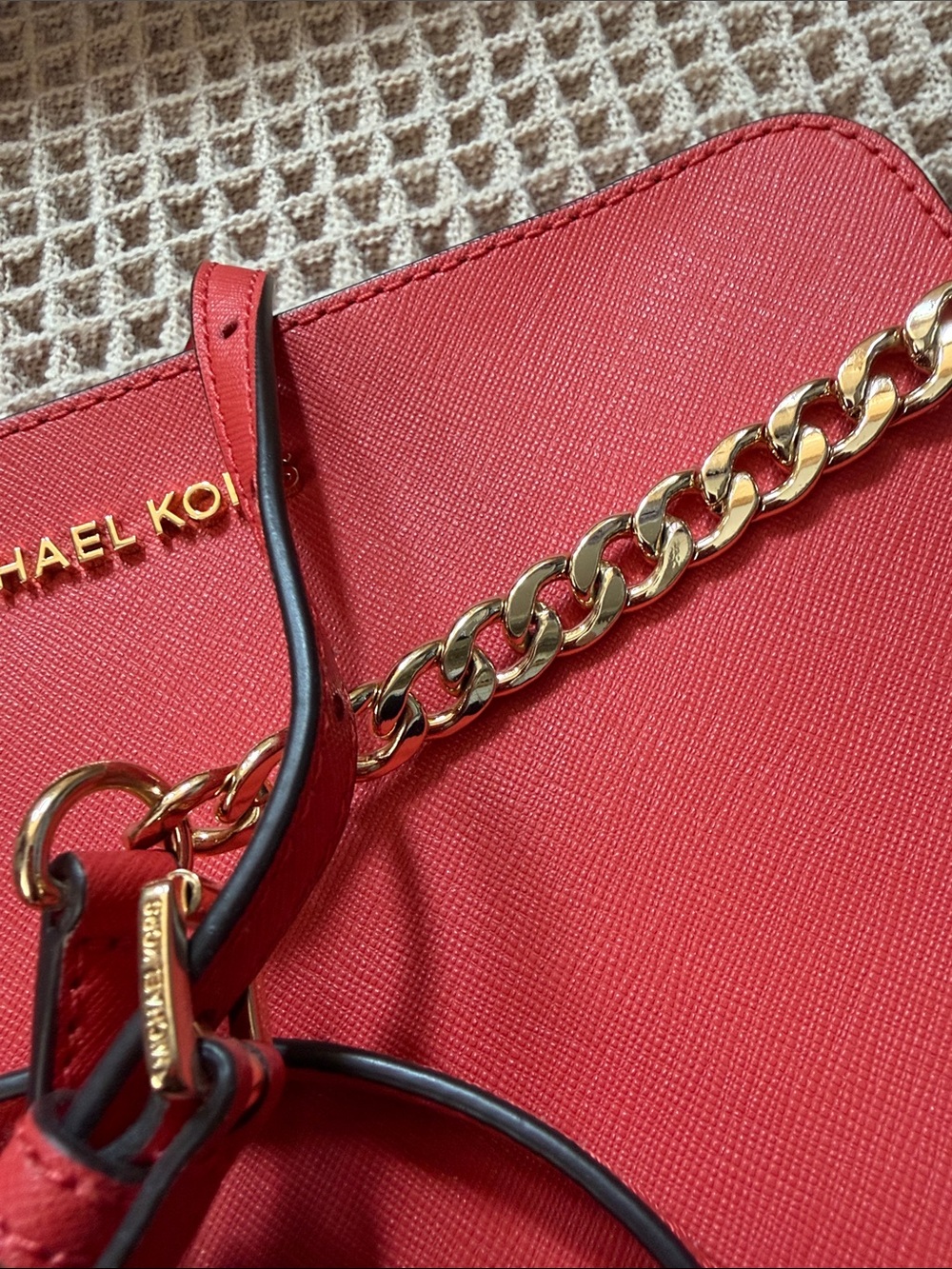 Michael Kors Red Saffiano Leather Crossbody Bag Gold Hardware MK PURSE - Picture 3 of 14